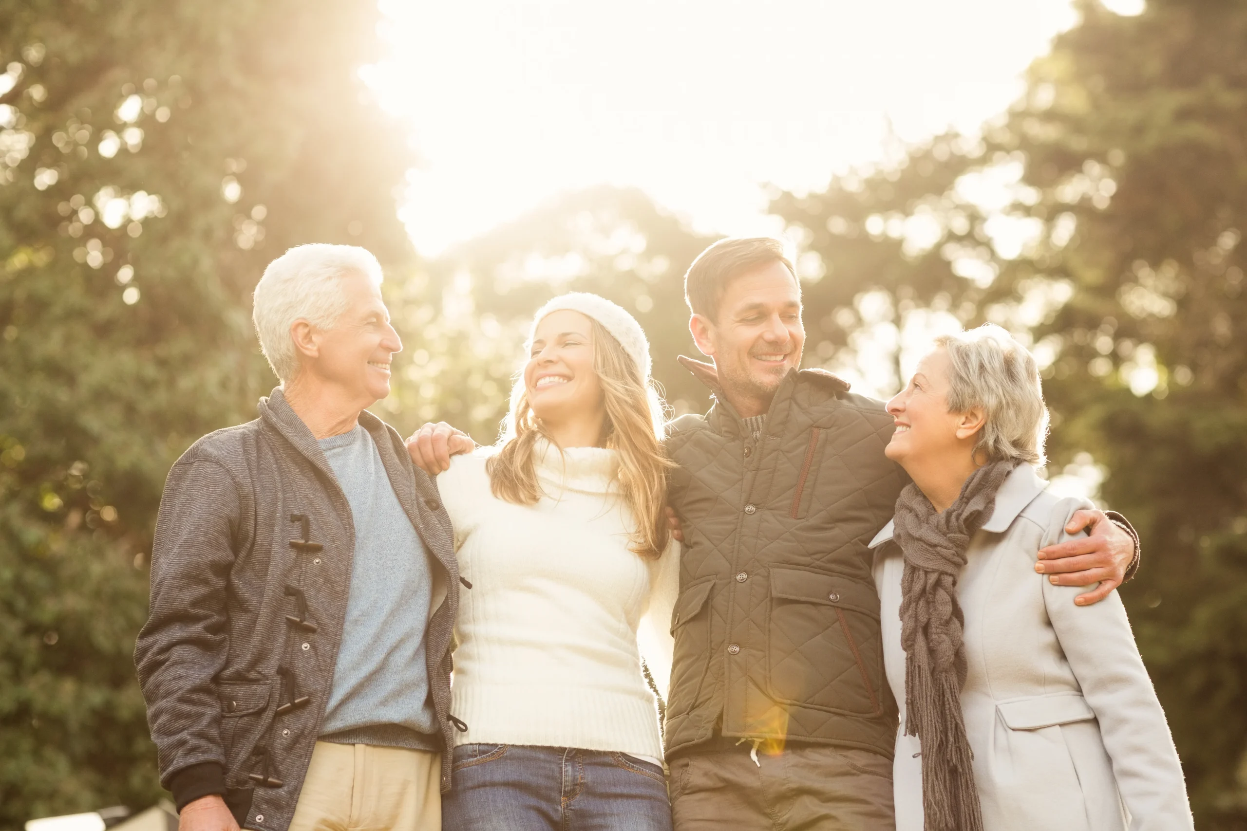 46685142_l Portrait of a smiling family on an autumns day
